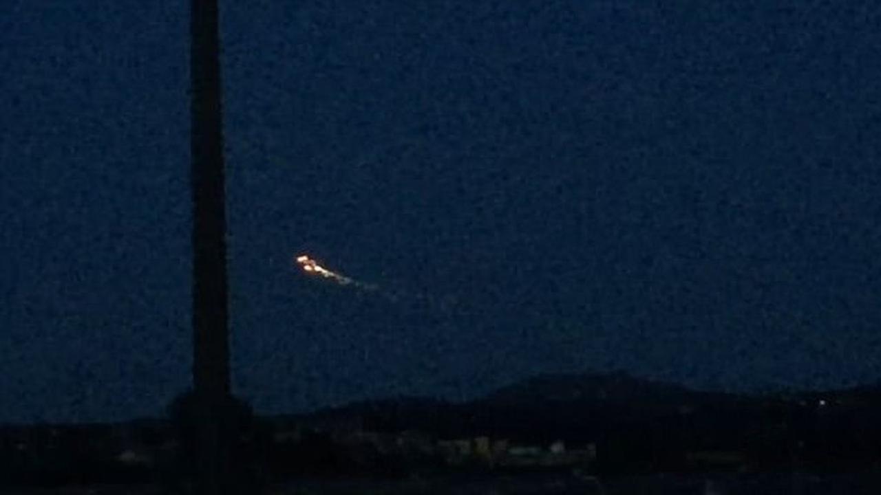 3 cahaya misterius di langit Somerset, Inggris. (SWNS)