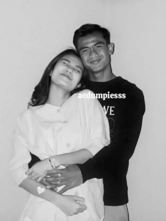 Ramai Diduga Hamil Anak Pertama, Azizah Salsha Istri Pratama Arhan Enerjik Main Tenis (instagram/arhanazizah.official)