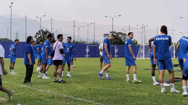 Persib Gelar Latihan Perdana, Sandy Walsh dan Ragnan Oratmangoen Masih Absen