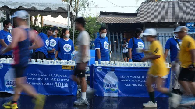 Kampanye Malu Dong Buang Sampah Sembarangan di Water Station Maybank Marathon