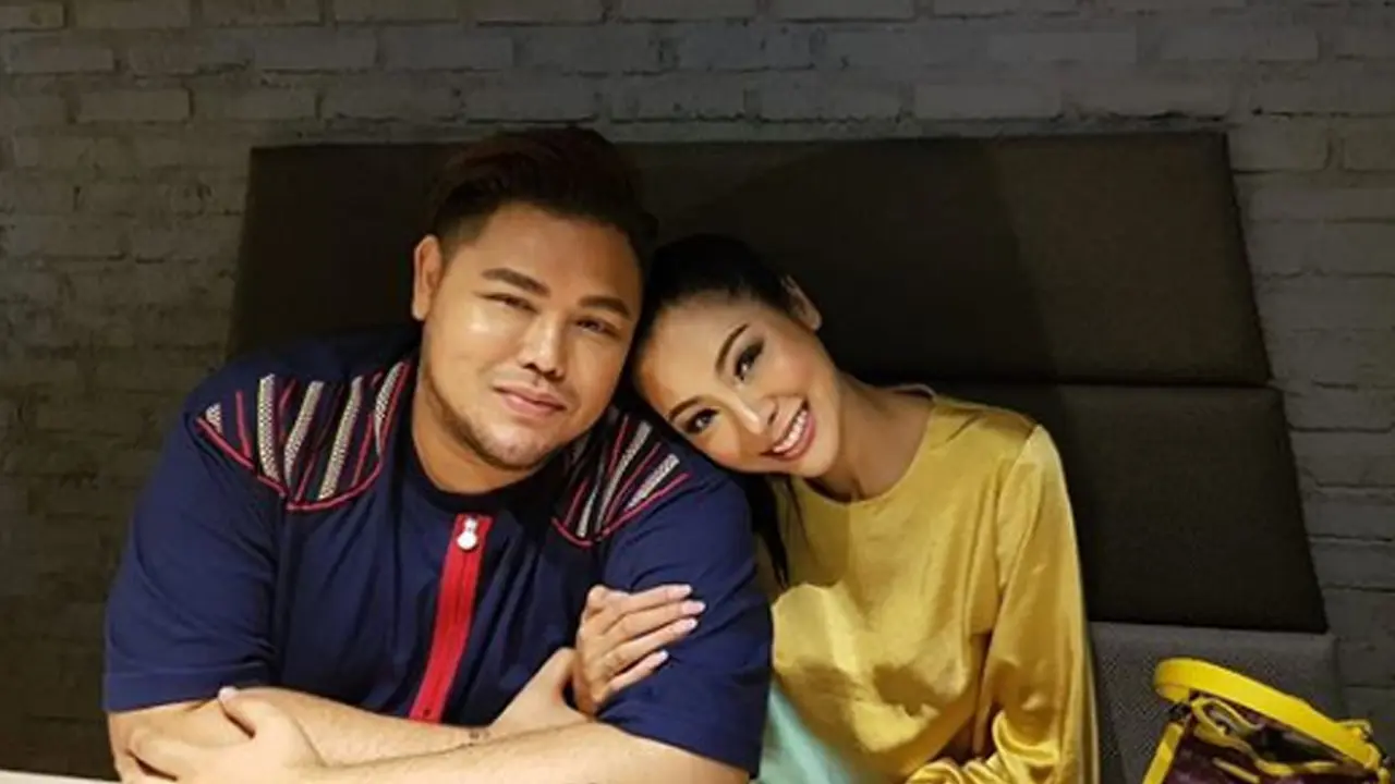 Sederet Pose Mesra Ivan Gunawan dan Sang Kekasih