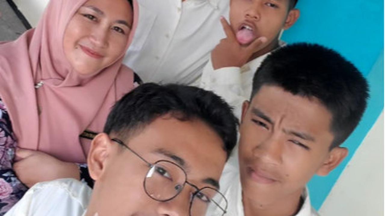Dulu Dapat Kejutan Dari Teman Kelasnya, Aksi Siswa yang Kini Beri Hadiah Balik untuk Rekannya Ini Bikin Takjub