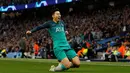 Selebrasi penyerang Tottenham Hotspur Son Heung-min usai mencetak gol ke gawang Manchester City pada leg kedua babak perempat final Liga Champions di Etihad Stadium, Manchester, Inggris, Rabu (17/4). (REUTERS/Phil Noble)