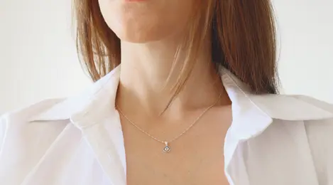 5 Arti Mimpi Pakai Kalung Emas yang Sering Bikin Penasaran ...