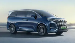 Harga Beda Ratusan Juta, Ini Perbandingan Denza D9 vs Toyota Alphard Hybrid