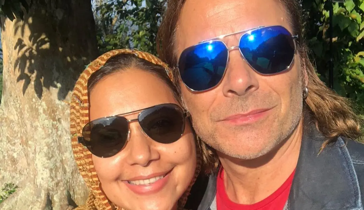 Mike juga sabar ke Ayu dan anak-anak sambungnya. Sekedar informasi, saat menikah Ayu Azhari telah memiliki empat orang anak. [Instagram/ayukhadijahazhari]