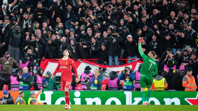 Foto: Kesedihan Pemain Liverpool Setelah Disingkirkan PSG dari Liga Champions, Mohamed Salah Tak Kuasa Menahan Air Mata