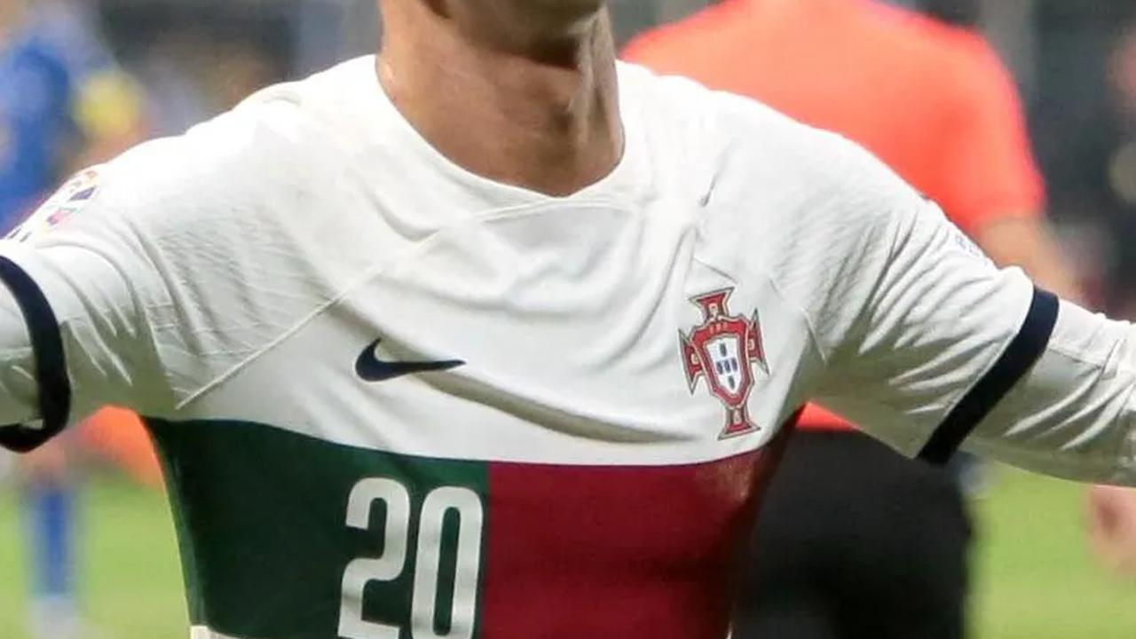 Menit ke-32 pundi-pundi gol kembali sukses disumbang melalui Cancelo setelah memanfaatkan peluang umpan Bruno.<br>