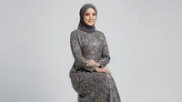 7 Model Gamis Monokrom Modern Hijabers Elegan, Tampil Menawan dan Timeless
