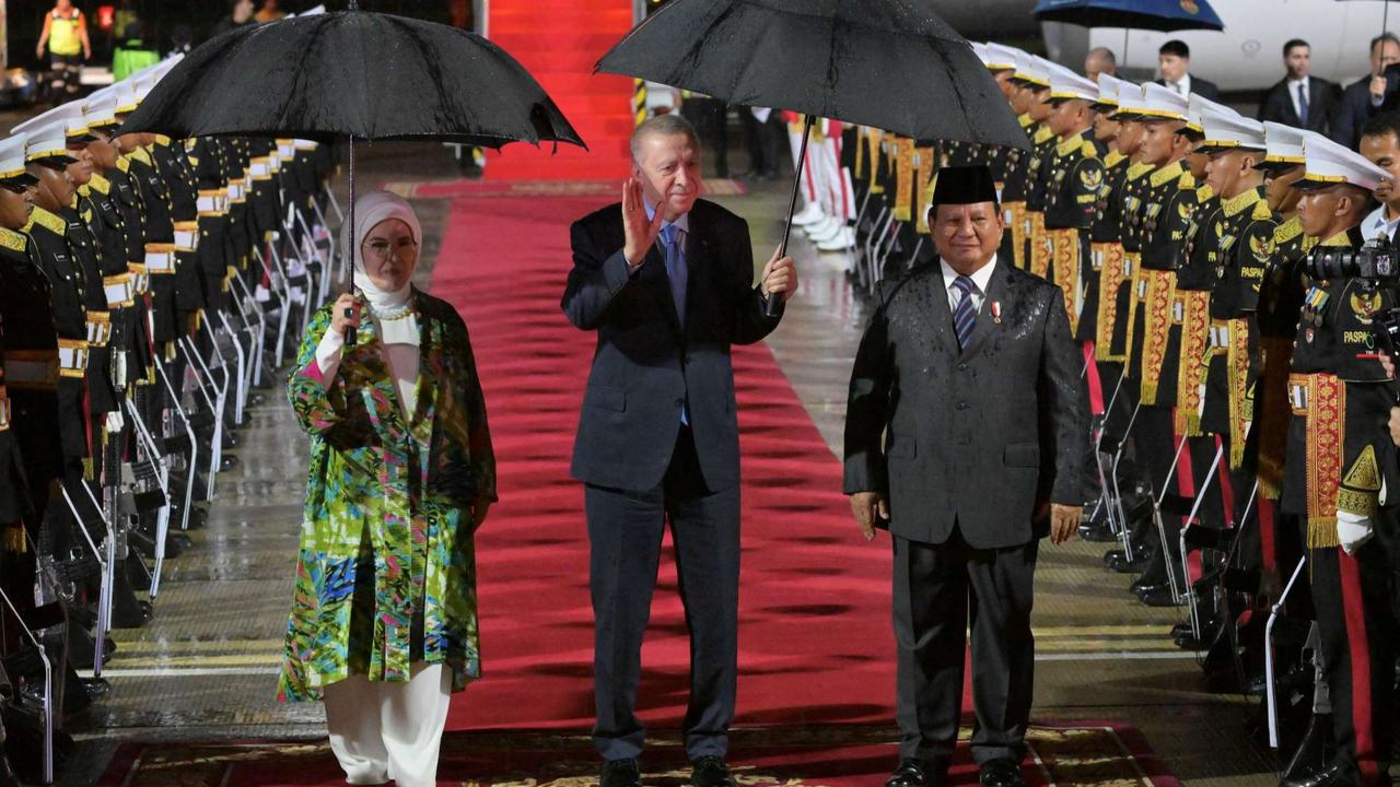 Prabowo sambut kedatangan Erdogan di Lanud Halim Perdanakusuma