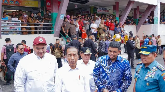 Jokowi.