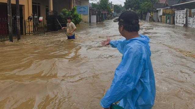 Banjir Rendam Permukiman Warga di Perumahan Vila Nusa Indah 3 Bogor