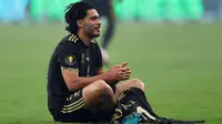 Raul Jimenez #9 dari Meksiko merayakan golnya dengan kostum mantan rekan setimnya, Diogo Jota, selama final CONCACAF Gold Cup 2025 antara Amerika Serikat dan Meksiko di Stadion NRG pada 07 Juli 2025 di Houston, Texas. (Omar Vega/Getty Images via AFP)