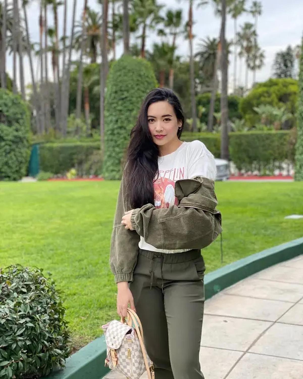 7 Inspirasi Outfit Warna Hijau Ala Elvira Devinamira, Pilihan di Cannes 2025 Curi Perhatian