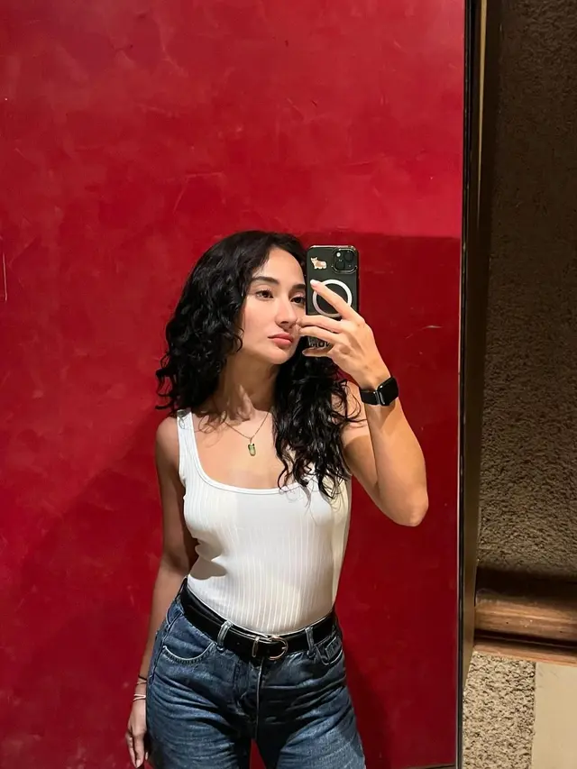 Akan Lakoni Adegan Intim di Film Terbaru dengan Darius Sinathrya