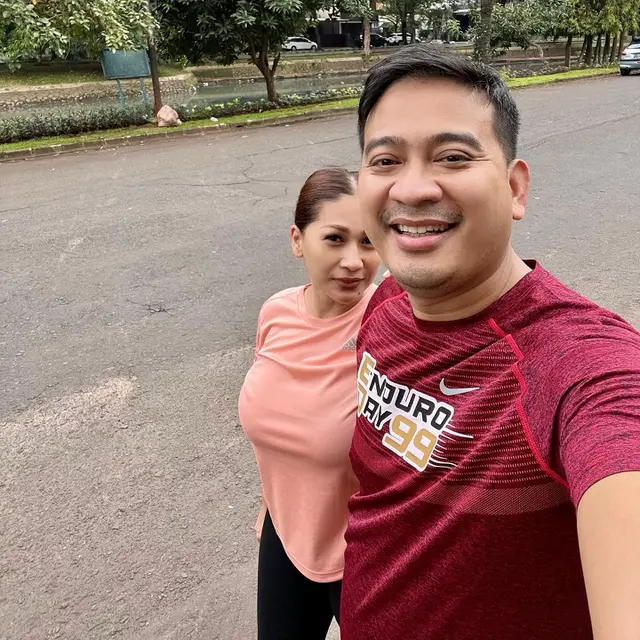 6 Potret Tata Janeeta dan Raden Brotoseno, Suami Istri yang Selalu Romantis