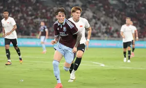 Aksi Alejandro Garnacho dalam duel Aston Villa melawan Indonesia All Stars di Stadion Utama Gelora Bung Karno, Jakarta, Sabtu (1/8/2026). (Bola.com/Budy Santoso)