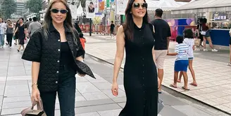 Momo Geisha dan Maia Estianty sedang menikmati waktu di Singapura, setelah menonton konser Taylor Swift. Keduanya sempat memperlihatkan beberapa potret momen kebersamaan bersama dengan teman-teman terdekat mereka. [Foto: Instagram/therealmomogeisha]
