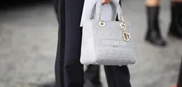 Berikut tips membeli tas luxury bag untuk kamu yang baru pertama kali membeli tas dengan jenis ini. (Foto: Unsplash.com/Nassim Boughazi)