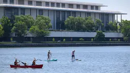 National Weather Service (NWS) telah mengeluarkan peringatan panas yang berlebihan untuk wilayah selatan dan tengah California. (Photo by Mandel NGAN / AFP)