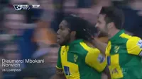 Video highlights gol cantik Dieumerci Mbokani dari Norwich tanpa melihat ke arah gawang saat melawan Liverpool.