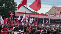 Calon presiden (capres) nomor urut tiga Ganjar Pranowo menghadiri acara Hajatan Rakyat Sulawesi Utara. (Nanda Perdana/Liputan6.com).