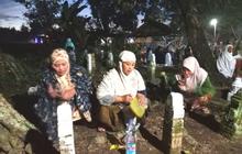 Juru Parkir Dadakan Raup Rezeki Melimpah saat Lebaran di Lombok Tengah
