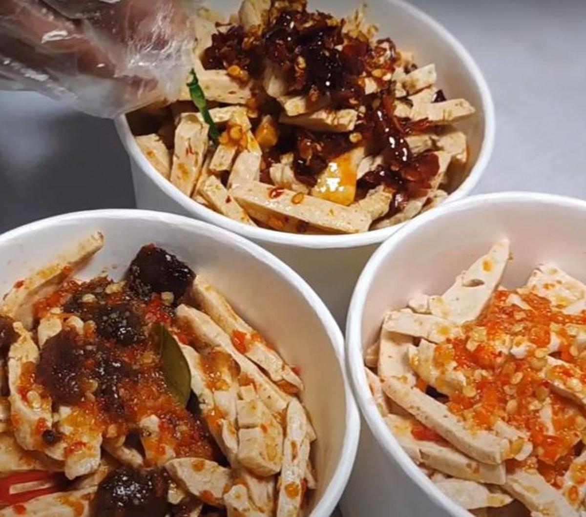 Banting Setir Jadi Penjual Basreng Kocok, Mantan TKW Hongkong Ini Sukses Jual 600kg per Bulan