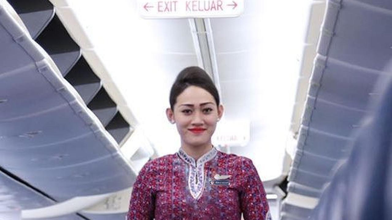 Alasan Rok Pramugari Ada Belahan Tingginya, Ternyata Punya Fungsi Tak Main-main