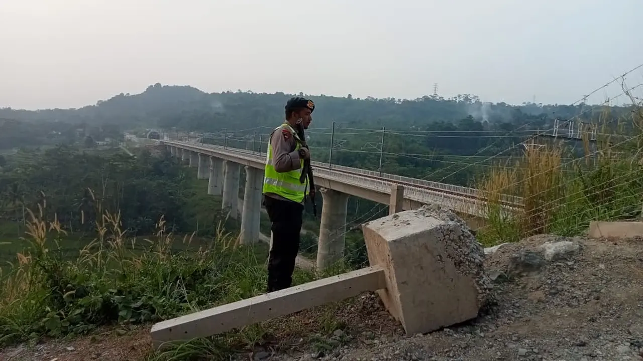 Sebanyak 255 personel Polda Jabar dikerahkan untuk mengamankan uji fungsi jalur Kereta Cepat Jakarta-Bandung (KCJB).