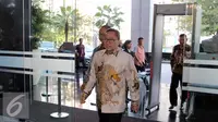 Ketua umum PAN, Zulkifli Hasan saat tiba di Tower Bakri, Jakarta, Kamis, (3/9/2015) Pertemuan para pejabat Koalisi Merah Putih ini membahas persoalan PAN yang keluar dari KMP. (Liputan6.com/Helmi Afandi)