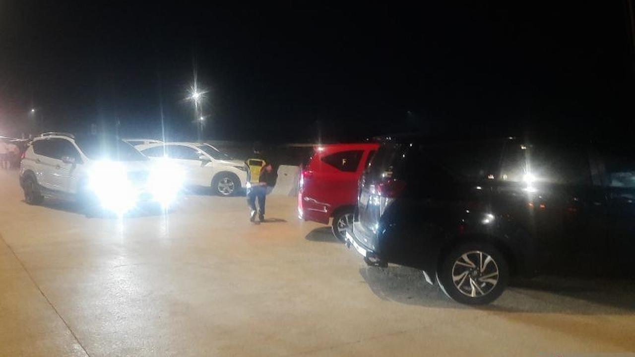 Arus Balik Lebaran: Pemudik Padati Area Rehat Km18 Tol Japek Selatan di H+5 Idul Fitri