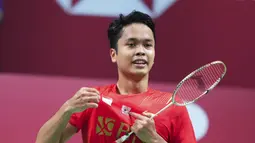 Selebrasi atlet bulutangkis tunggal putra Indonesia, Anthony Ginting usai mengalahkan wakil China dalam final Piala Thomas 2020 yang berlangsung di Denmark, Minggu (17/10/2021). (AFP/Ritzau Scanpix/Claus Fisker)