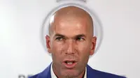 Zinedine Zidane ditunjuk sebagai pelatih baru Real Madrid menggantikan Rafael Benitez yang dipecat pada Senin (4/1/2016) waktu setempat. (Reuters/Sergio Perez)