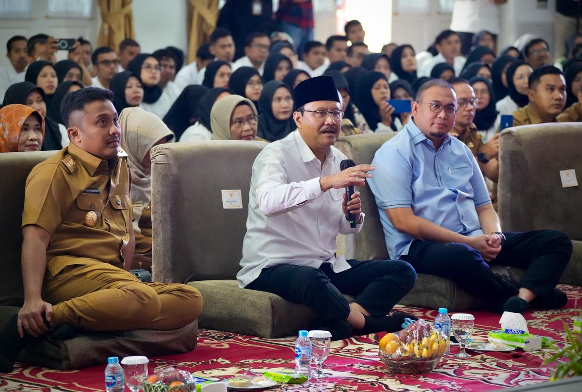 Mensos Saifullah Yusuf (Gus Ipul) saat dialog pilar-pilar sosial Kota Padang di kantor Gubernur Sumbar