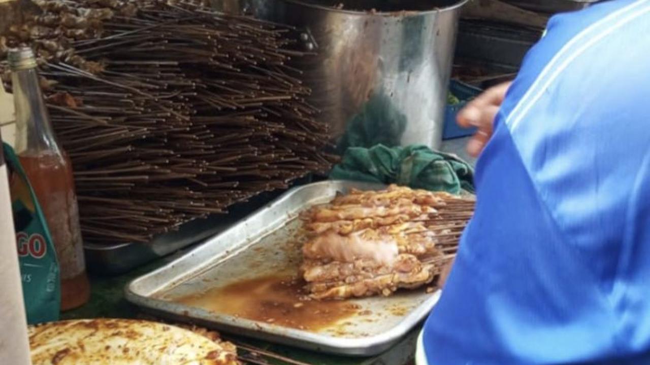 Berjualan di Tempat dan dengan Gerobak yang Sama
