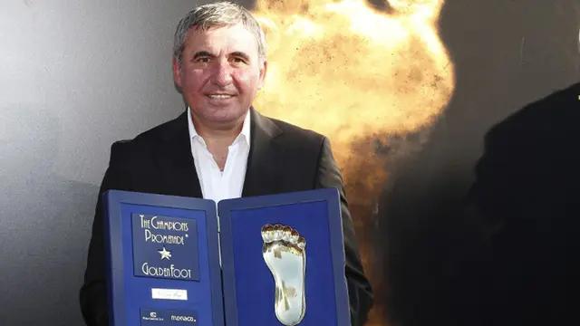 Ini 5 Pesepakbola Peraih Golden Foot Award 2015