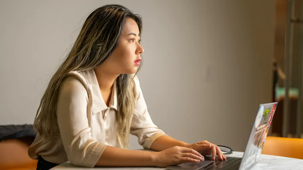 ilustrasi perempuan bekerja/Photo by frank minjarez/Pexels