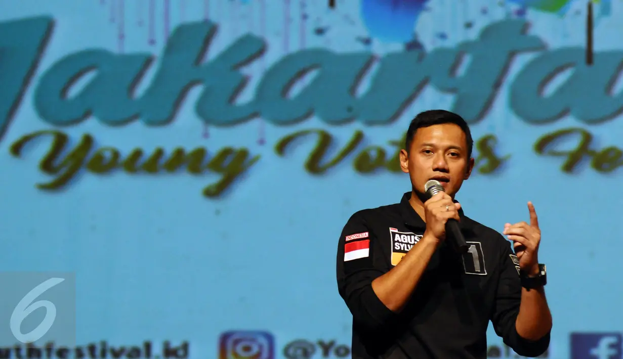 Cagub DKI Jakarta, Agus Harimurti Yudhoyono (AHY) menyampaikan pandangan pada Young Voters Festival di TIM, Jakarta, Selasa (31/1). Jelang pelaksanaan Pilkada, KPUD DKI Jakarta menyelenggarakan Young Voters Festival. (Liputan6.com/Helmi Fithriansyah)