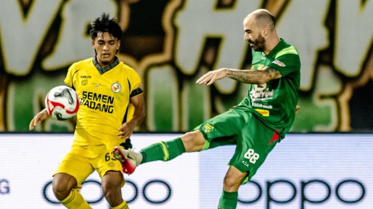 Makin Gacor bersama Persebaya, Milos Raickovic Ungkap Makna Selebrasi Jam Tangan