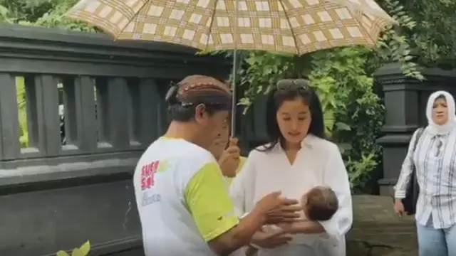 Dikabarkan Sudah Melahirkan, Ini 6 Potret Akikah Anak Olivia Zalianty