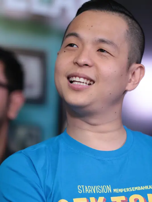 "Kita ingin sampai di top 10 box office, sebelum disalip film lain. (top 10 box office) yaitu di 2,4 juta. Sebenarnya rambut saya aset berharga banget. Tapi kalau sampai 2,5 juta saya botak," jelasnya.‎ (Adrian Putra/Bintang.com)