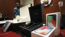 Handphone dan jam tangan mewah hasil gratifikasi yang dilaporkan ke KPK, Jakarta, Senin (4/6). KPK menerima 795 laporan penerimaan gratifikasi sejak 1 Januari hingga 4 Juni 2018. (Merdeka.com/Dwi Narwoko)