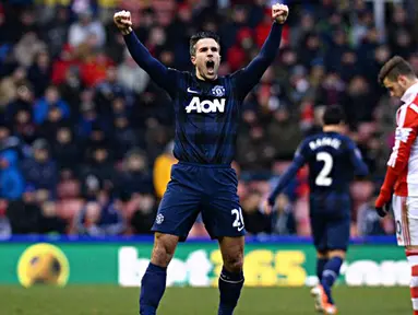 Selebrasi Robin van Persie setelah mencetak gol penyama pada pertandingan sepak bola Liga Inggris antara Stoke City vs Manchester United di Stadion Britannia, Stoke on Trent (01/02/14). (AFP/Andrew Yates)