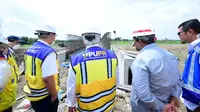 Menteri Pekerjaan Umum dan Perumahan Rakyat (PUPR) Basuki Hadimuljono meninjau progres pembangunan Jalan Tol Solo - Yogyakarta Senin (3/4)