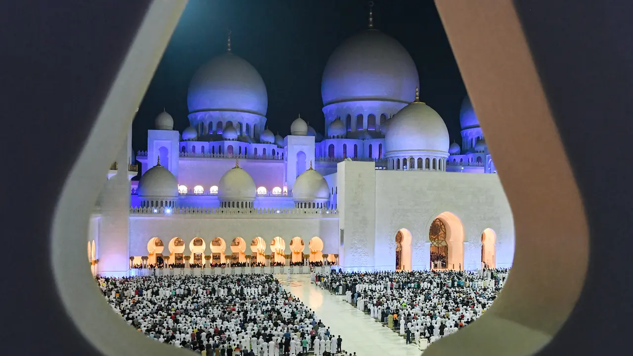 Berburu Lailatul Qadar di Masjid Agung Sheikh Zayed Abu Dhabi