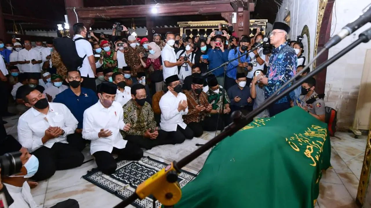 Presiden Jokowi Bertakziah ke Persemayaman Almarhum Buya Syafii Maarif