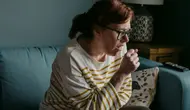 Waspada Abu Anak Krakatau, Guru Besar FKUI Ungkap Cara Melindungi Pernapasan