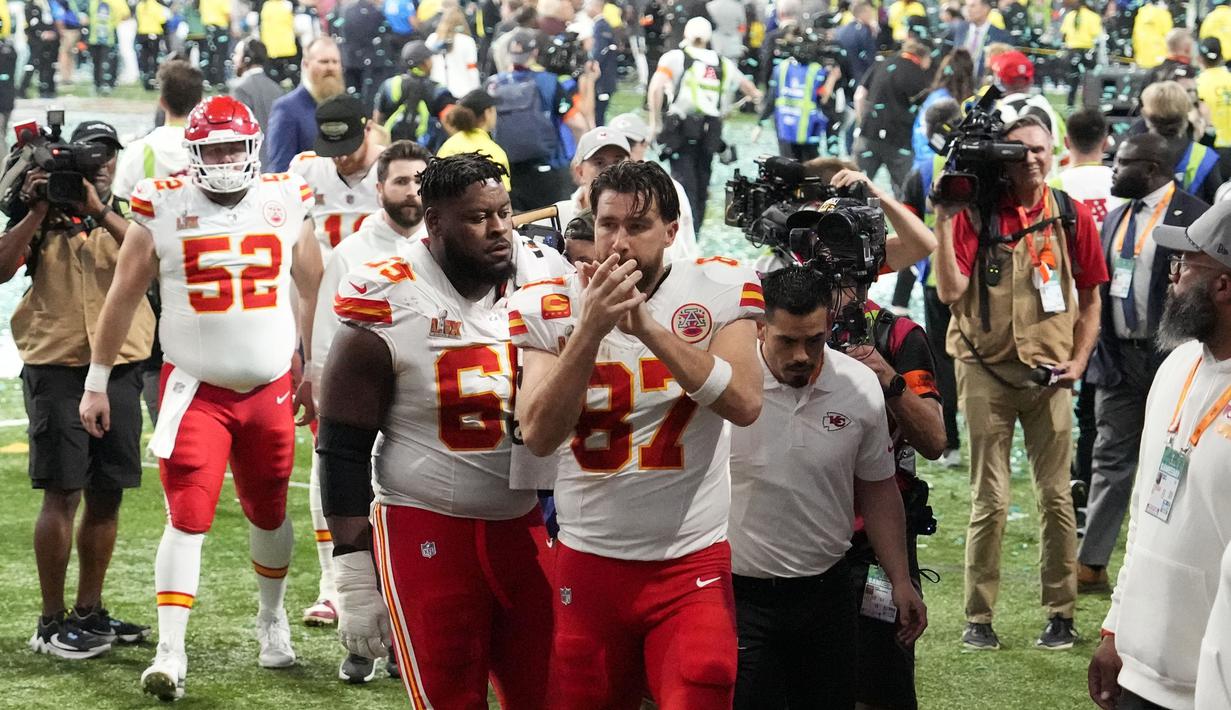 Ekspresi kecewa para pemain Kansas City setelah kalah dari Philadelphia Eagles dalam laga final yang berlangsung di Caesars Superdome, New Orleans, Louisiana, Senin (10/02/2025). (AP Photo/David J. Phillip)