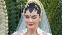 Luna Maya tampil cantik sebagai pengantin perempuan di momen akad nikah (YouTube Luna Maya)